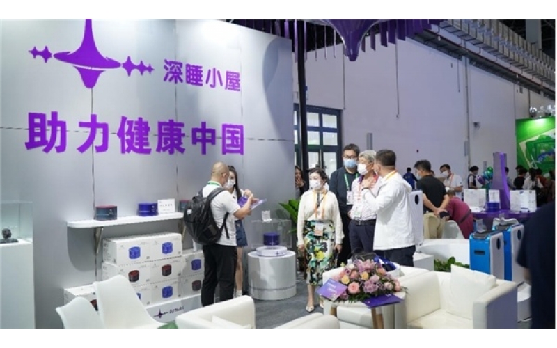 Liu Pingjun, Chairman of the Council, Visited the "Deep - sleep Cabin" at the Consumer Expo and Sent Messages to the Sleep Health Industry